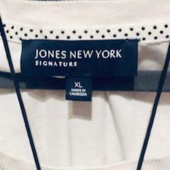 White Rounded Neckline Sweater - Picture 2 of 2